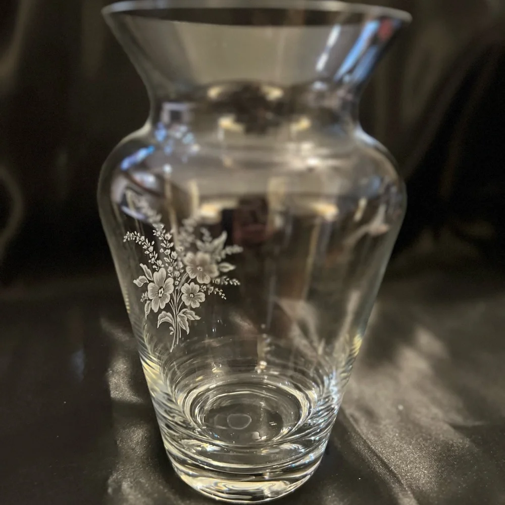 EUC~ Vintage Avon Fine Lead Crystal Vase.